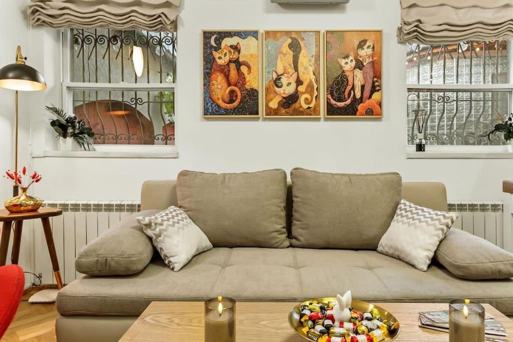 Appartement Casa De Povesti - Calea Victoriei à Bucarest Extérieur photo