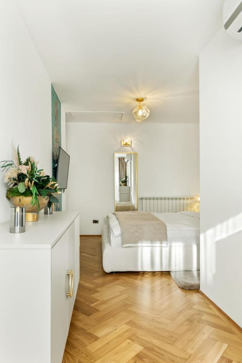 Appartement Casa De Povesti - Calea Victoriei à Bucarest Extérieur photo