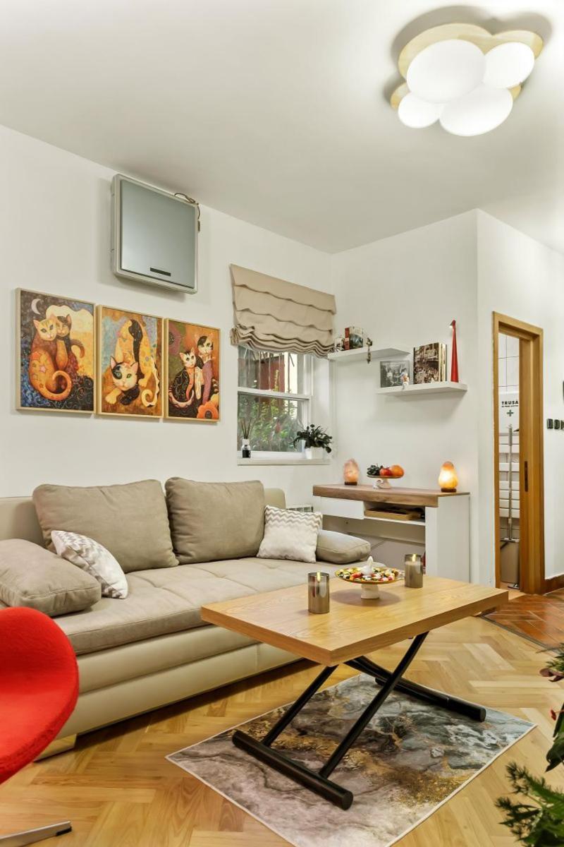 Appartement Casa De Povesti - Calea Victoriei à Bucarest Extérieur photo